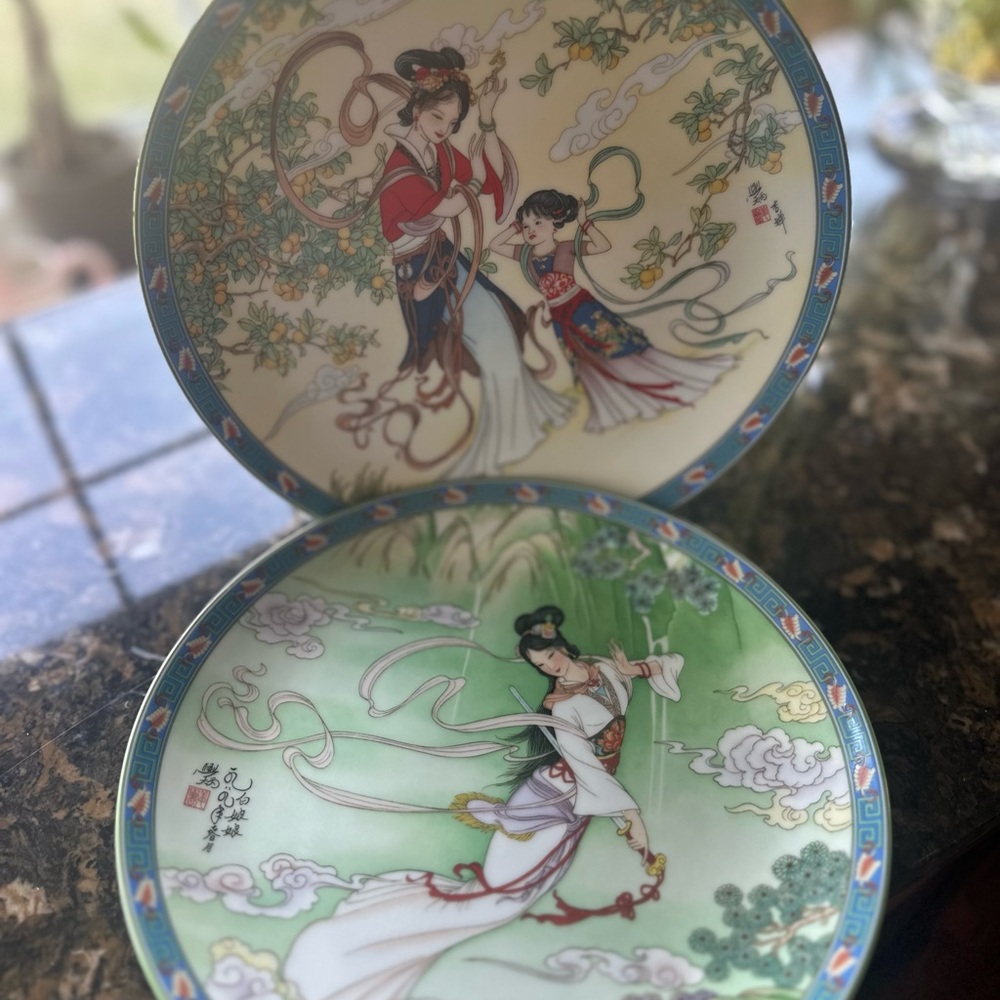 Set of 2 Imperial Jingdezhen Collector’s plate - Vintage Chinese Art Plates